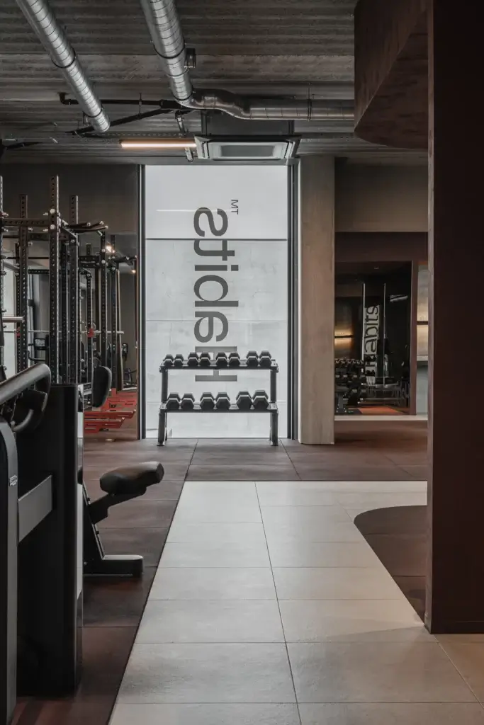 Trainingsruimte in de premium fitnessclub van Habits in Lendelede–Kortrijk